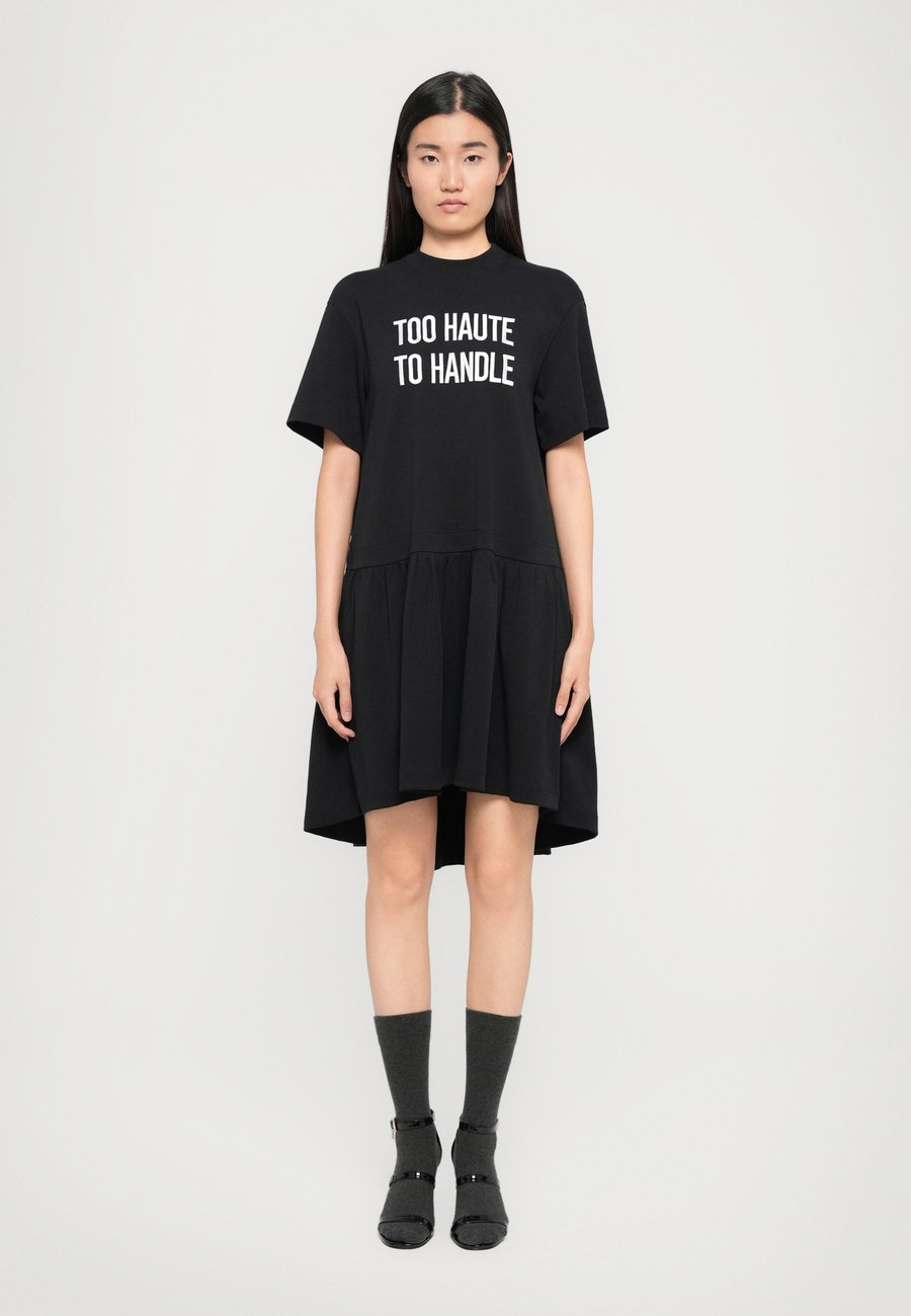 Платье MOSCHINO TOO HAUTE TO HANDLE DRESS, Black
Платье MOSCHINO TOO HAUTE TO HANDLE DRESS, Black