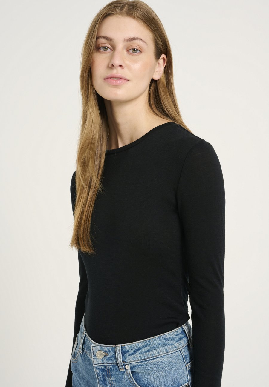 Джемпер Gestuz NINIA ROUNDNECK, Black
Джемпер Gestuz NINIA ROUNDNECK, Black