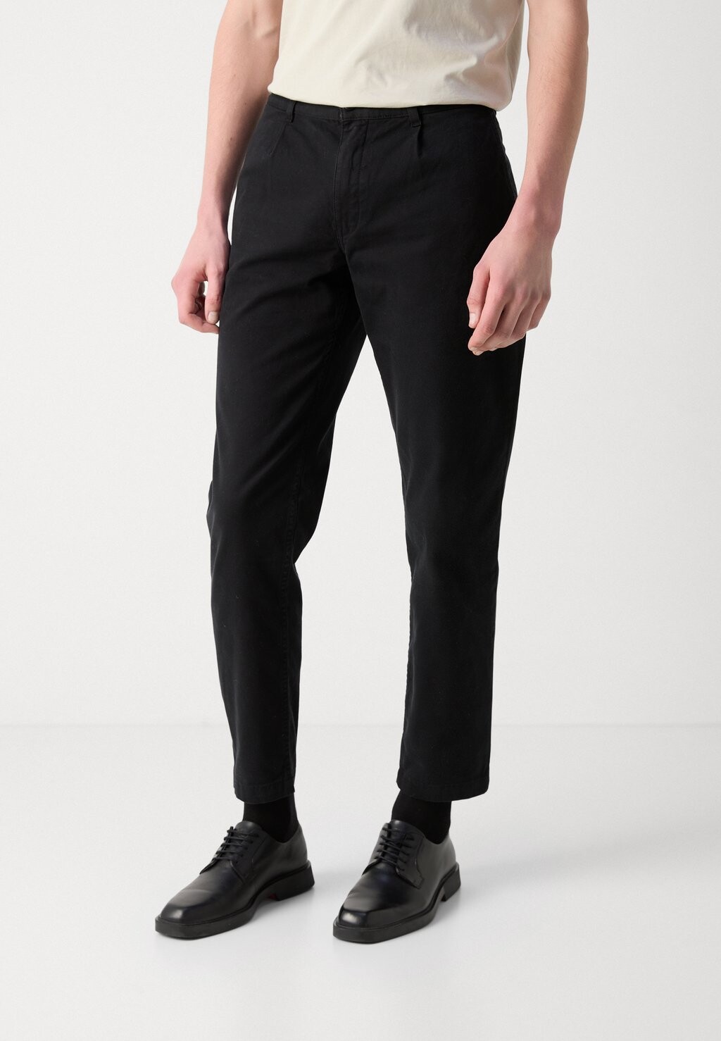 Чиносы PLEATED BOSS, черный
Чиносы PLEATED BOSS, черный