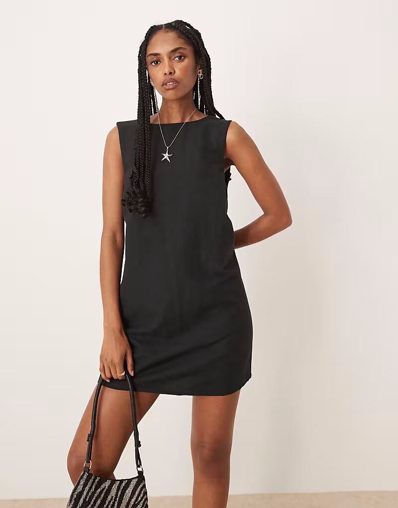 Pretty Lavish двухстороннее мини-платье с пуговицами на спине черного цвета
Pretty Lavish двухстороннее мини-платье с пуговицами на спине черного цвета