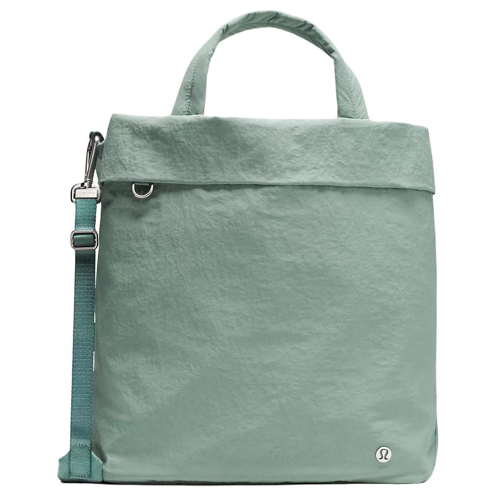 Lululemon Переработанная нейлоновая сумка унисекс зелёная, Green
Lululemon Переработанная нейлоновая сумка унисекс зелёная, Green