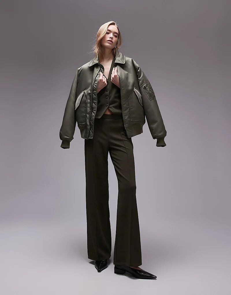 Брюки прямого кроя Mango с эластичной талией цвета хаки
Брюки прямого кроя Mango с эластичной талией цвета хаки