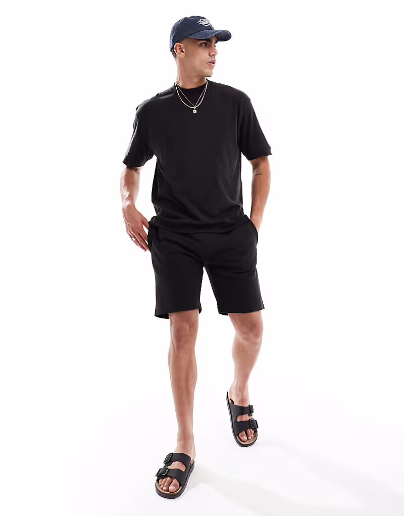 Комплект из футболки и шорт Brave Soul из хлопковой смеси черного цвета
Комплект из футболки и шорт Brave Soul из хлопковой смеси черного цвета