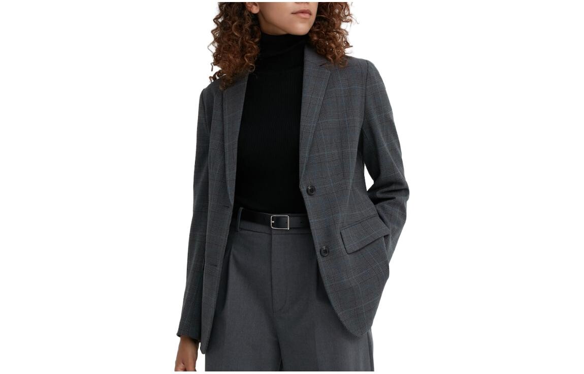 Деловой костюм женский темно-серый Uniqlo
Деловой костюм женский темно-серый Uniqlo