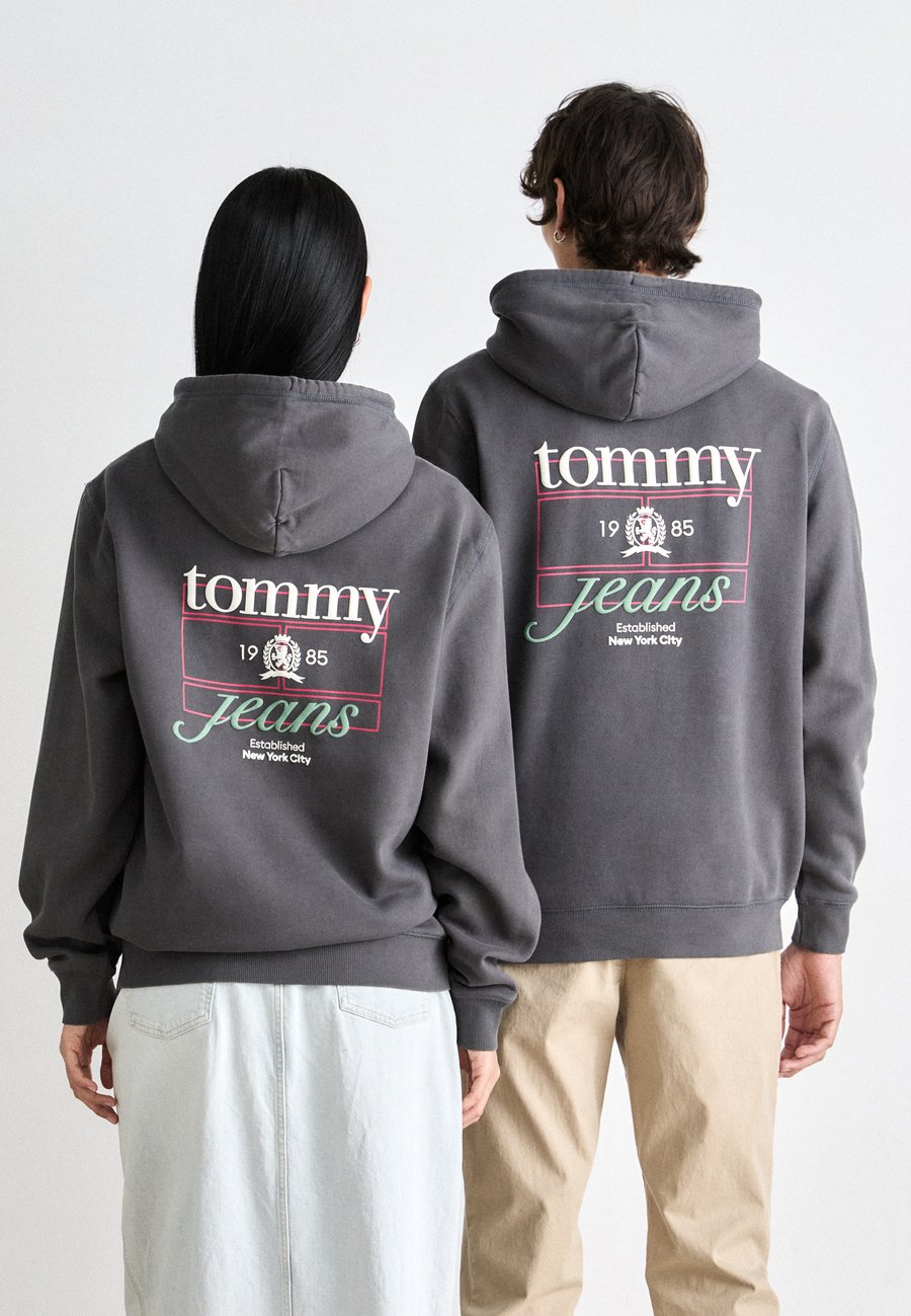 Толстовка Tommy Jeans WASHED CREST PLAY HOOD, Washed Black/Black, Черный, Толстовка Tommy Jeans WASHED CREST PLAY HOOD, Washed Black/Black
Толстовка Tommy Jeans WASHED CREST PLAY HOOD, Washed Black/Black, Черный, Толстовка Tommy Jeans WASHED CREST PLAY HOOD, Washed Black/Black