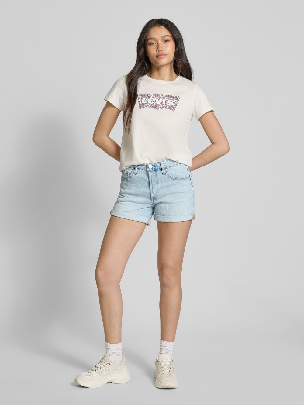 Джинсовые шорты прямого кроя с 5 карманами, модель «501» Levi's, светло-голубой
Джинсовые шорты прямого кроя с 5 карманами, модель «501» Levi's, светло-голубой