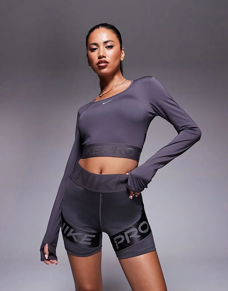 Леггинсы-шорты Nike Pro Training Dri-FIT Sculpt длиной 5 дюймов темно-серого цвета
Леггинсы-шорты Nike Pro Training Dri-FIT Sculpt длиной 5 дюймов темно-серого цвета