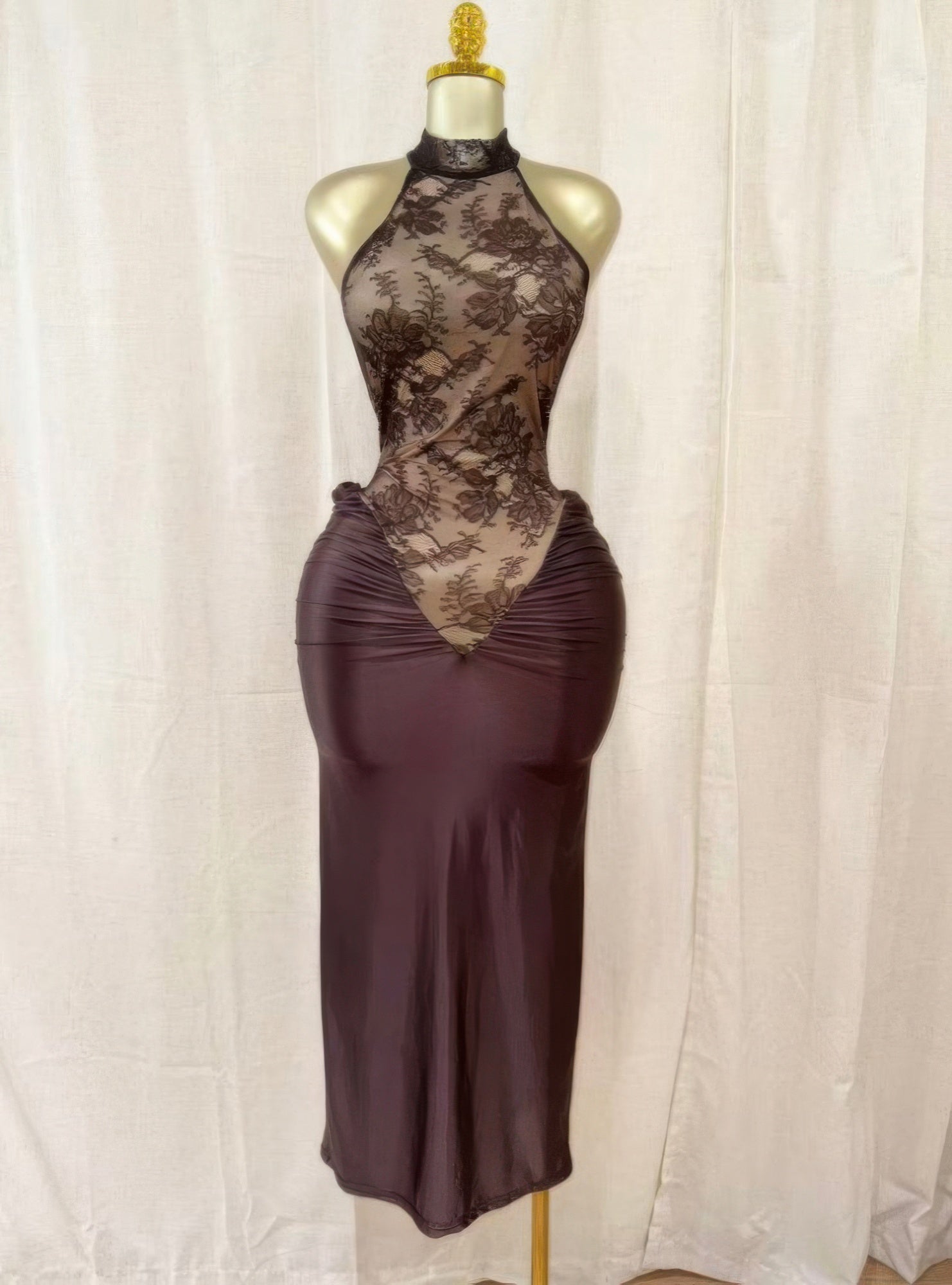 TRUEDAMES Платье-песочные часы из малинового кружева
TRUEDAMES Платье-песочные часы из малинового кружева