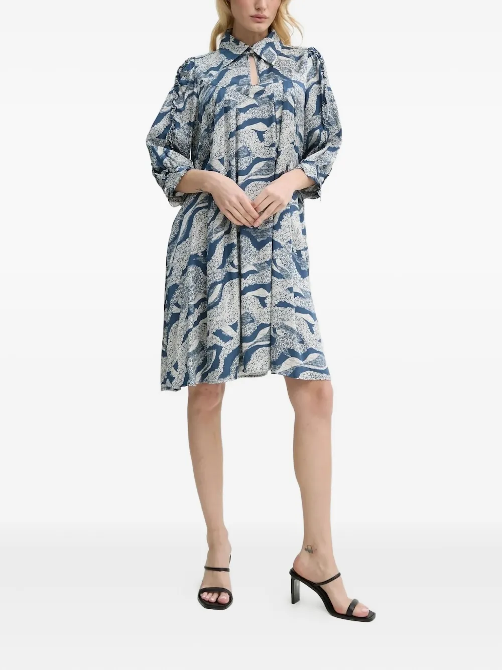Платье мини с абстрактным принтом Bruuns Bazaar, синий
Платье мини с абстрактным принтом Bruuns Bazaar, синий