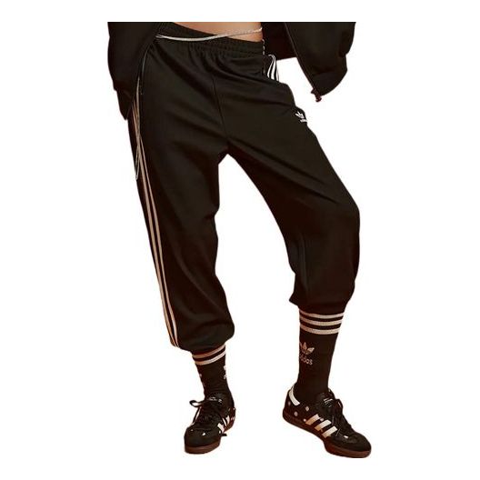 Спортивные брюки adidas originals Tracksuit Bottoms IS1677
Спортивные брюки adidas originals Tracksuit Bottoms IS1677