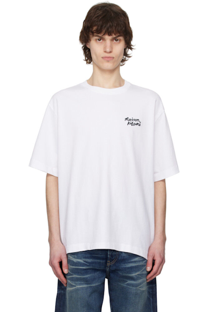 Белая футболка большого размера с вышитым от руки текстом Maison Kitsuné
Белая футболка большого размера с вышитым от руки текстом Maison Kitsuné