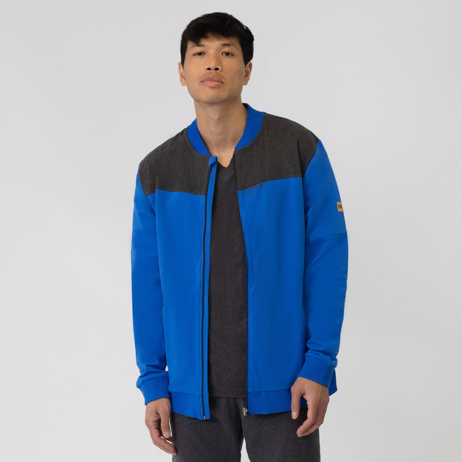 Толстовка TAO Freizeitjacke EMIL, синий
Толстовка TAO Freizeitjacke EMIL, синий