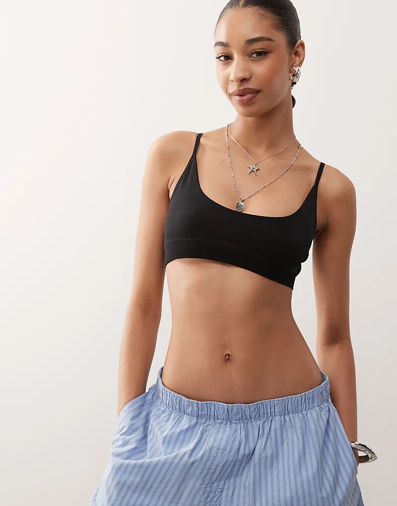 Мягкий бесшовный бюстгальтер Weekday черного цвета с круглым вырезом
Мягкий бесшовный бюстгальтер Weekday черного цвета с круглым вырезом