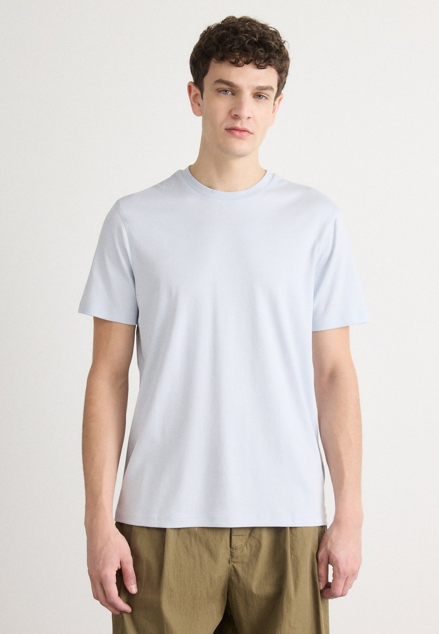Футболка Calvin Klein Basic T-shirt, Plein Air/Light Blue, Синий, Футболка Calvin Klein Basic T-shirt, Plein Air/Light Blue
Футболка Calvin Klein Basic T-shirt, Plein Air/Light Blue, Синий, Футболка Calvin Klein Basic T-shirt, Plein Air/Light Blue