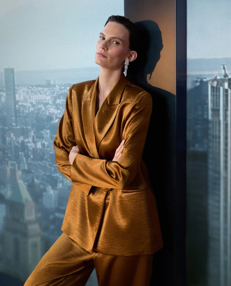 Женский однотонный блестящий блейзер Woman Limited El Corte Inglés, золотой
Женский однотонный блестящий блейзер Woman Limited El Corte Inglés, золотой