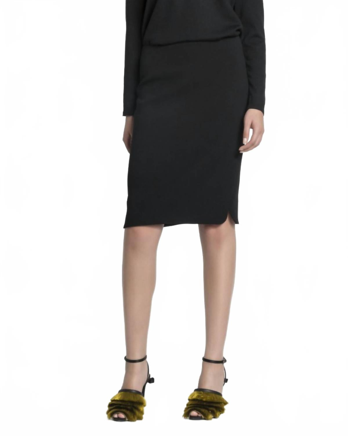 Прямой карандаш юбка в черном цвете LUISA CERANO
Прямой карандаш юбка в черном цвете LUISA CERANO