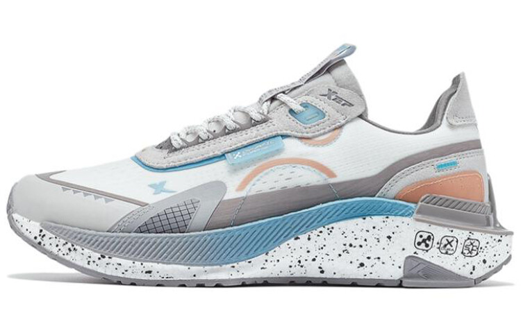 Кроссовки мужские низкие Aoki серые / парусно-белые Xtep
Кроссовки мужские низкие Aoki серые / парусно-белые Xtep