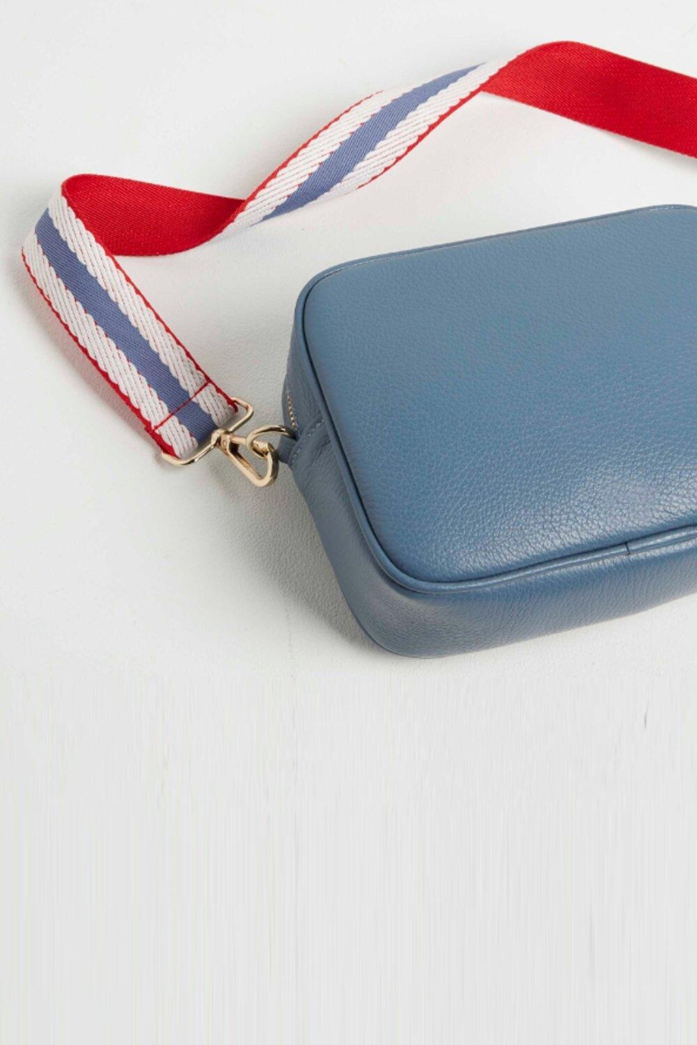 Сумка через плечо Verona с кисточкой и ремешком в морском стиле Betsy & Floss, синий
Сумка через плечо Verona с кисточкой и ремешком в морском стиле Betsy & Floss, синий