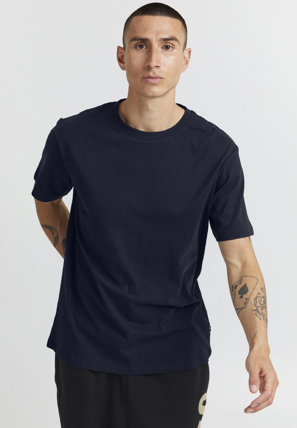 Футболка базовая CADEL Solid, цвет insignia blue
Футболка базовая CADEL Solid, цвет insignia blue