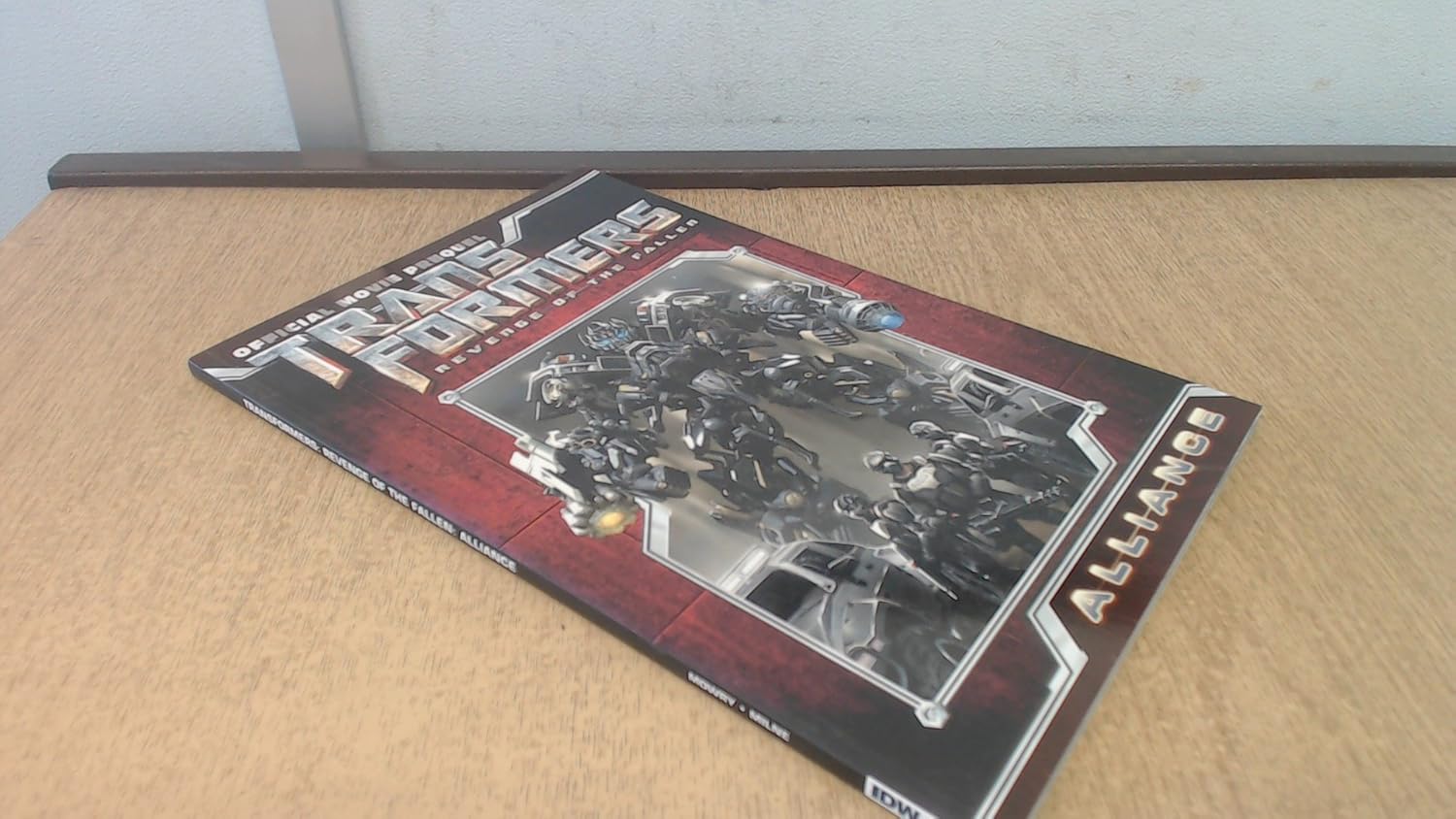 Transformers: Revenge of the Fallen Movie Prequel - Alliance (IDW Publishing)
Transformers: Revenge of the Fallen Movie Prequel - Alliance (IDW Publishing)