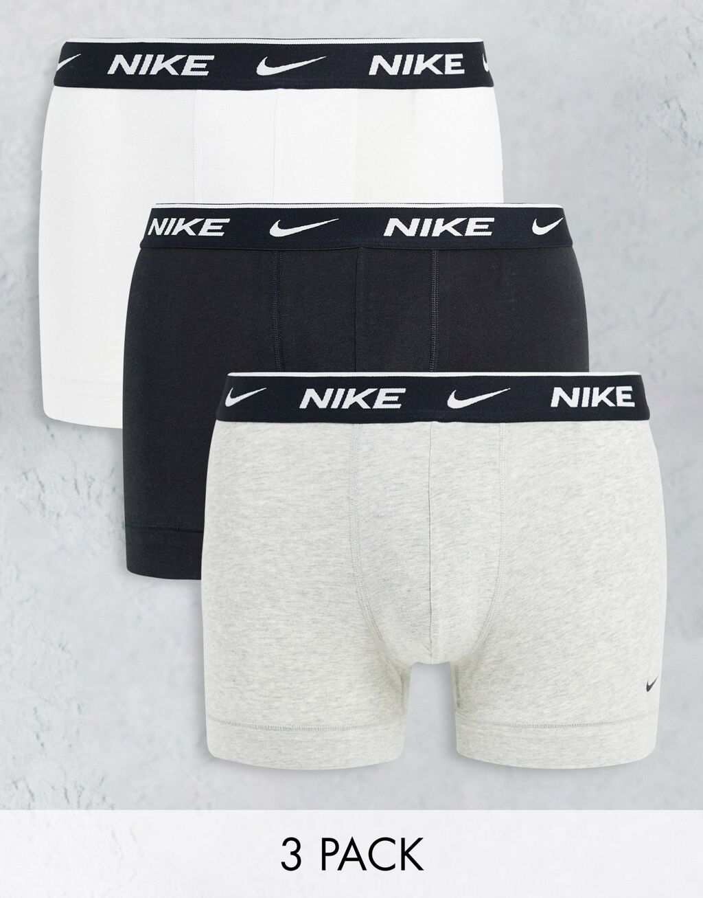 Три пары хлопковых эластичных плавок Nike черного/серого/белого цвета 
Три пары хлопковых эластичных плавок Nike черного/серого/белого цвета