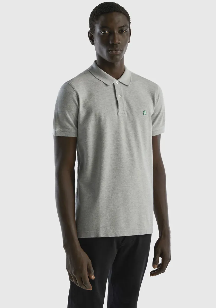 Рубашка-поло United Colors of Benetton с логотипом на уровне груди, серый
Рубашка-поло United Colors of Benetton с логотипом на уровне груди, серый