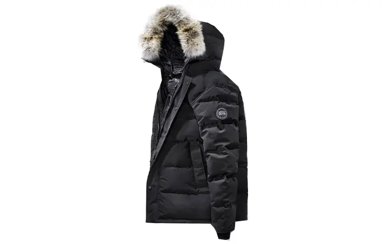 Мужской пуховик Canada Goose, черный
Мужской пуховик Canada Goose, черный