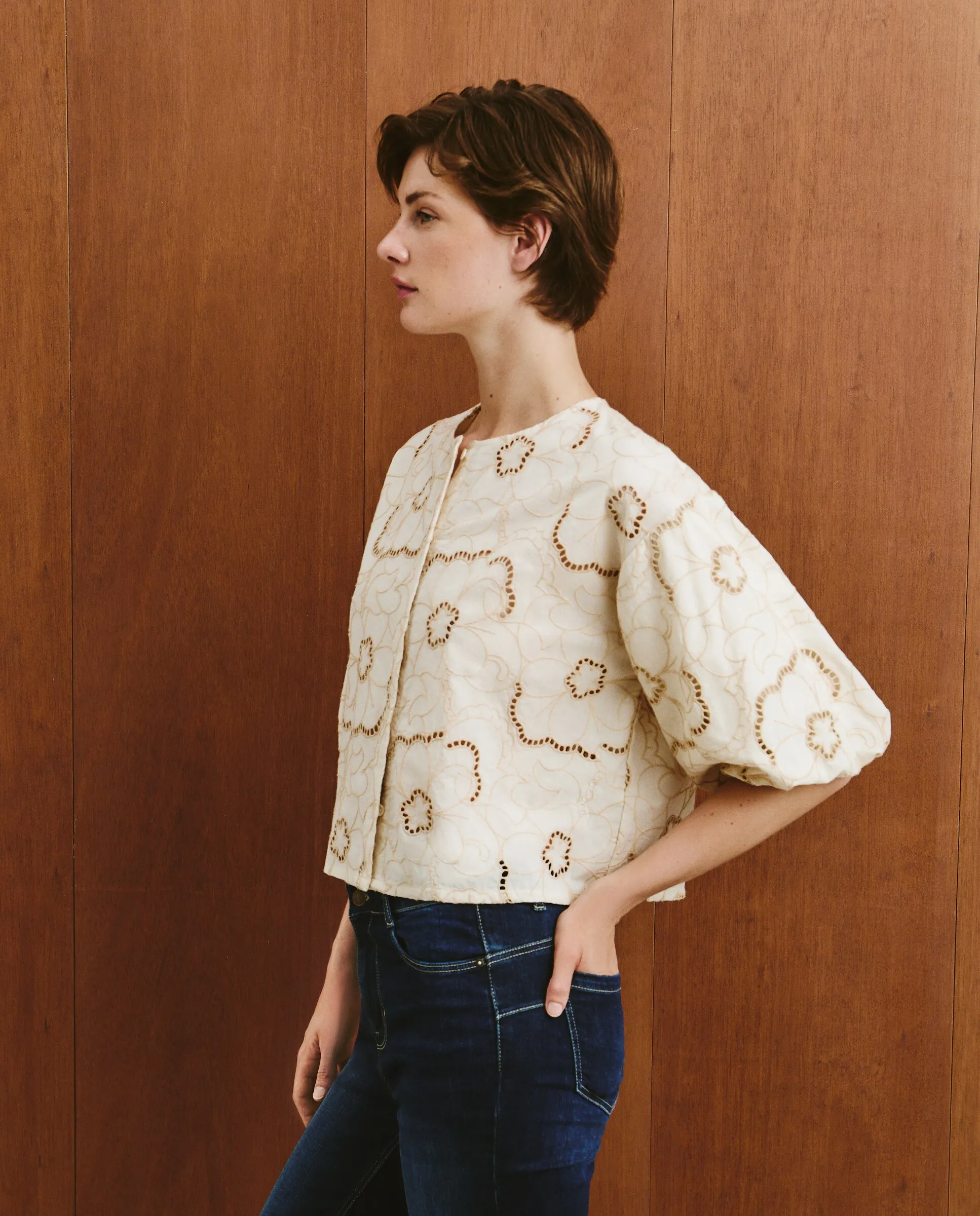 Женский романтический топ с вышивкой и пуговицами Southern Cotton, бежевый
Женский романтический топ с вышивкой и пуговицами Southern Cotton, бежевый