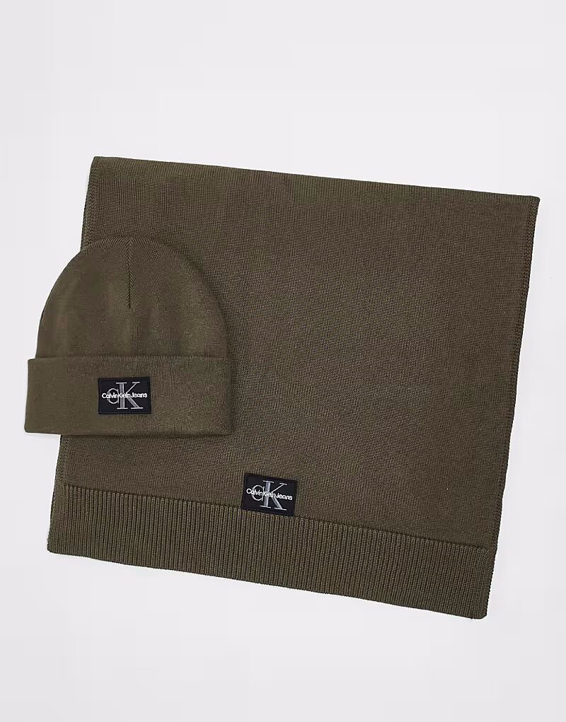 Подарочный набор из шапки и шарфа Calvin Klein Jeans коричневого цвета
Подарочный набор из шапки и шарфа Calvin Klein Jeans коричневого цвета