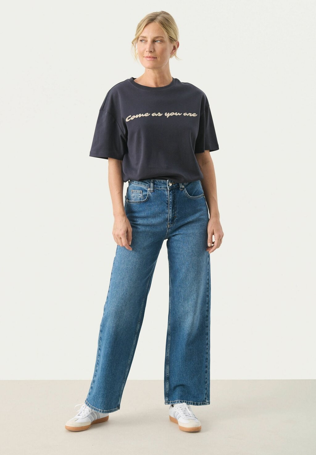 Футболка с принтом Part Two, темно-синий
Футболка с принтом Part Two, темно-синий