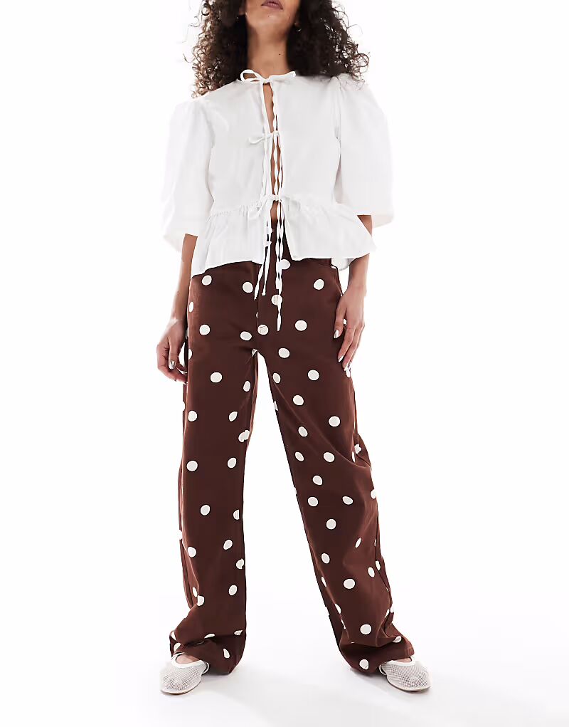 Джинсы ASOS DESIGN dad в коричневый горошек
Джинсы ASOS DESIGN dad в коричневый горошек