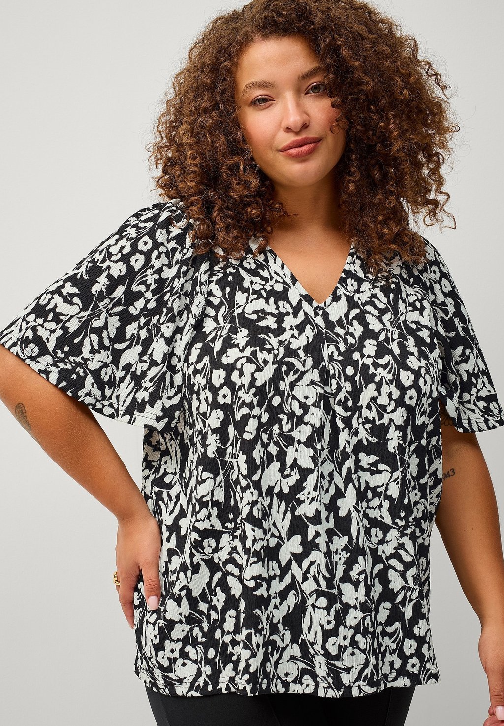 Блуза Ellos Plus collection, белый
Блуза Ellos Plus collection, белый