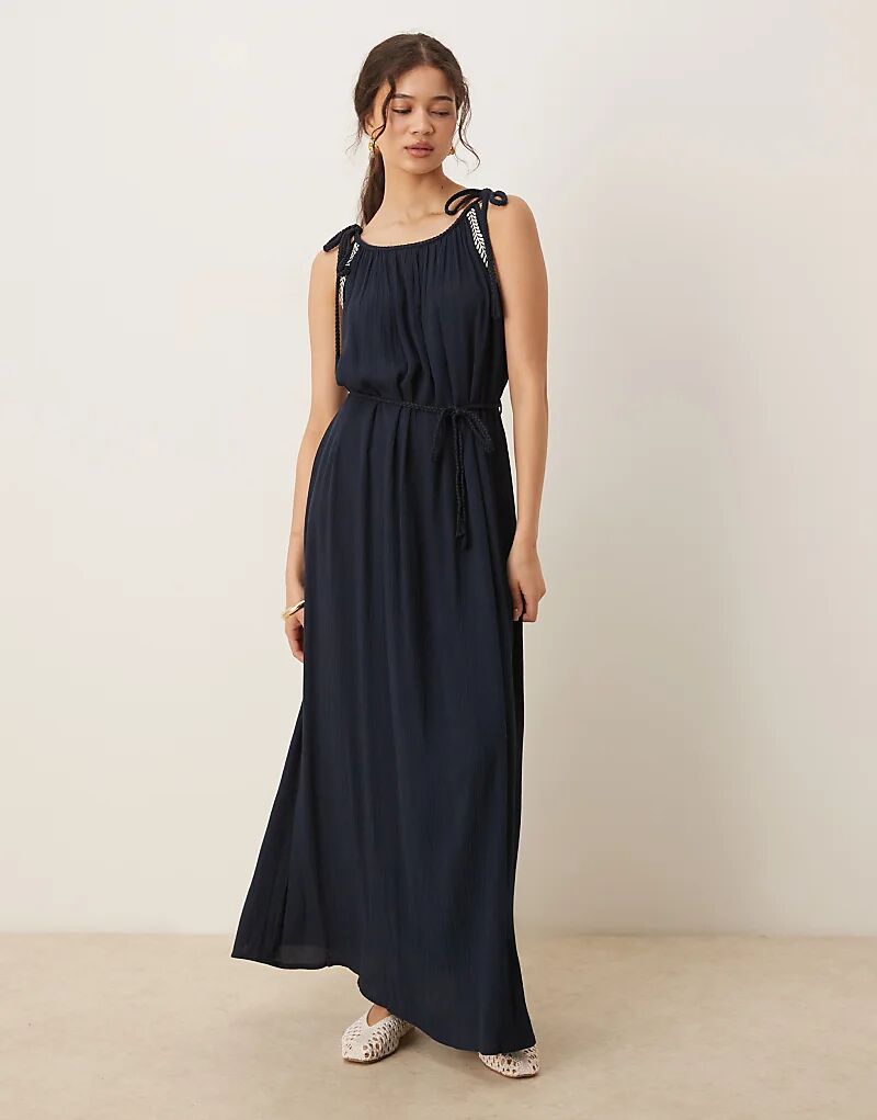 Платье макси с завязками и бретельками JDY темно-синего цвета
Платье макси с завязками и бретельками JDY темно-синего цвета