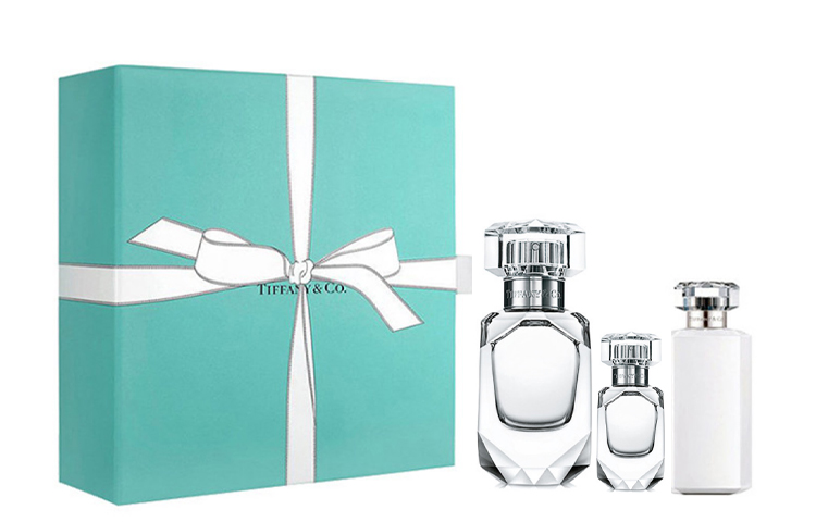 Набор женских духов TIFFANY SIGNATURE SET: туалетная вода, парфюмерная вода, парфюмерная вода с цветочным ароматом (3 шт) Tiffany & Co., edt perfume 75ml+5ml+body lotion 100ml
Набор женских духов TIFFANY SIGNATURE SET: туалетная вода, парфюмерная вода, парфюмерная вода с цветочным ароматом (3 шт) Tiffany & Co., edt perfume 75ml+5ml+body lotion 100ml