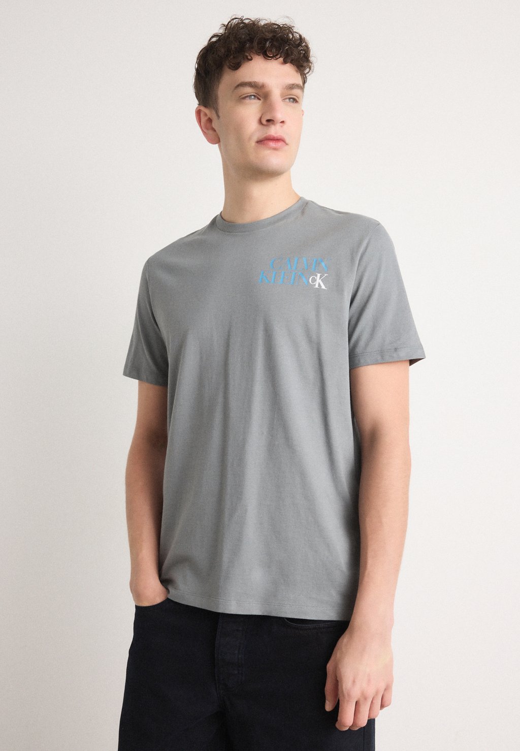 Футболка с принтом Calvin Klein Jeans, темно-зеленый
Футболка с принтом Calvin Klein Jeans, темно-зеленый