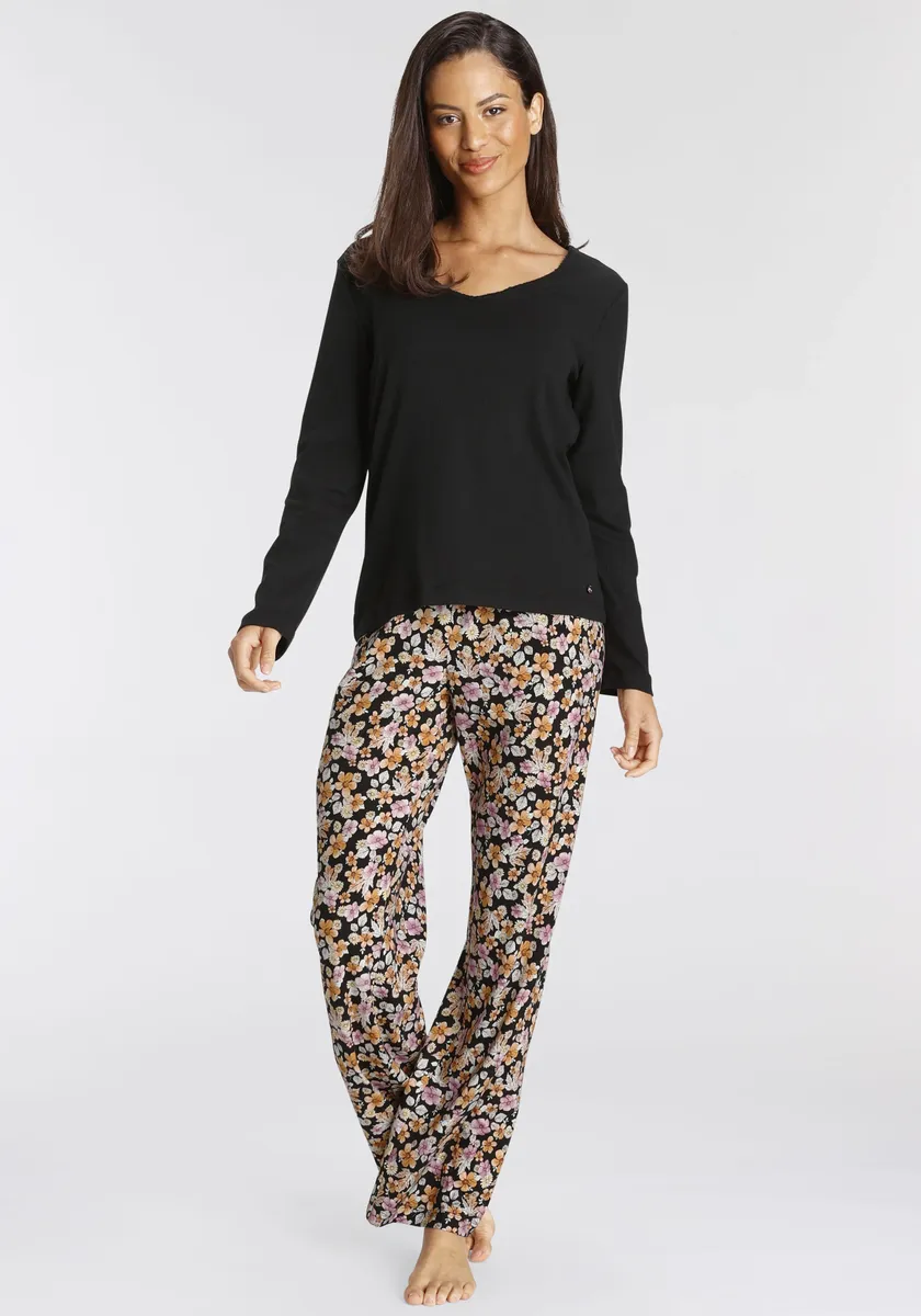 Пижама Vivance Dreams (2 шт.) с красивым цветочным принтом, цвет Geblühmt
Пижама Vivance Dreams (2 шт.) с красивым цветочным принтом, цвет Geblühmt