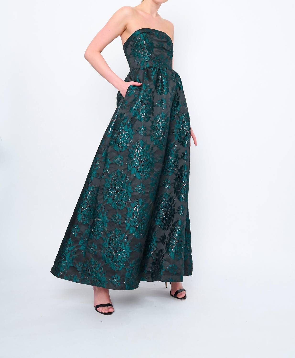 Платье Mecca из дуба Forest Flora Bea, цвет forest oak
Платье Mecca из дуба Forest Flora Bea, цвет forest oak