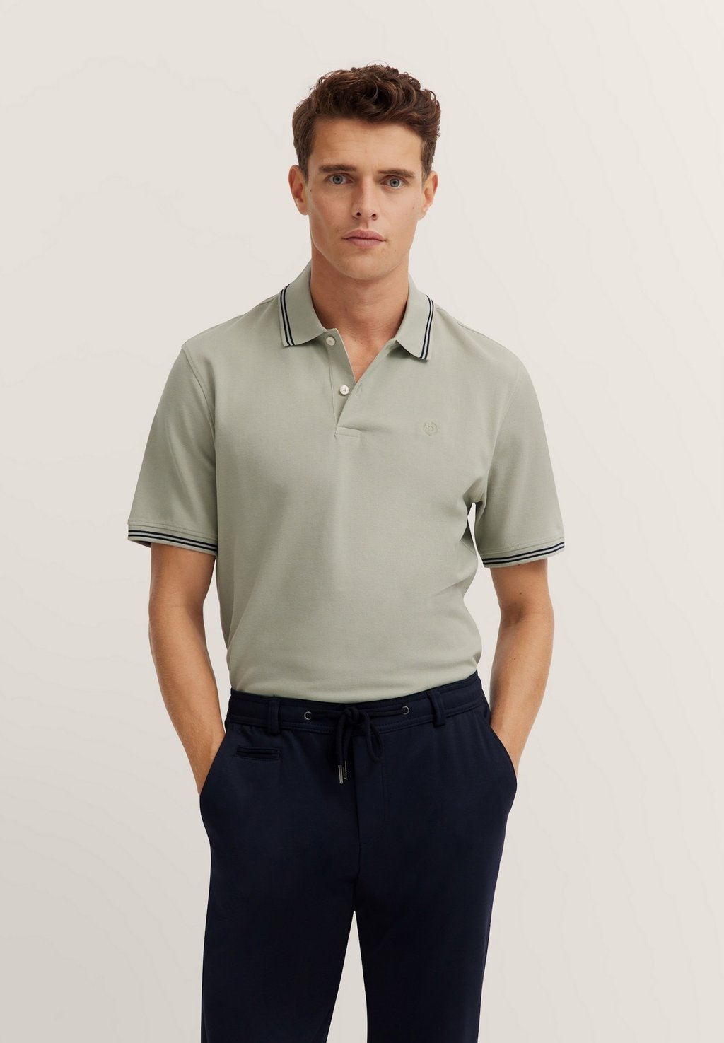 Рубашка поло MIT KONTRASTSTREIFEN UND BRUSTSTICKEREI bugatti, бежевый
Рубашка поло MIT KONTRASTSTREIFEN UND BRUSTSTICKEREI bugatti, бежевый