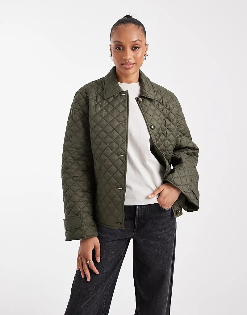 Стеганая куртка Vero Moda Tall на пуговицах цвета глубокого хаки
Стеганая куртка Vero Moda Tall на пуговицах цвета глубокого хаки