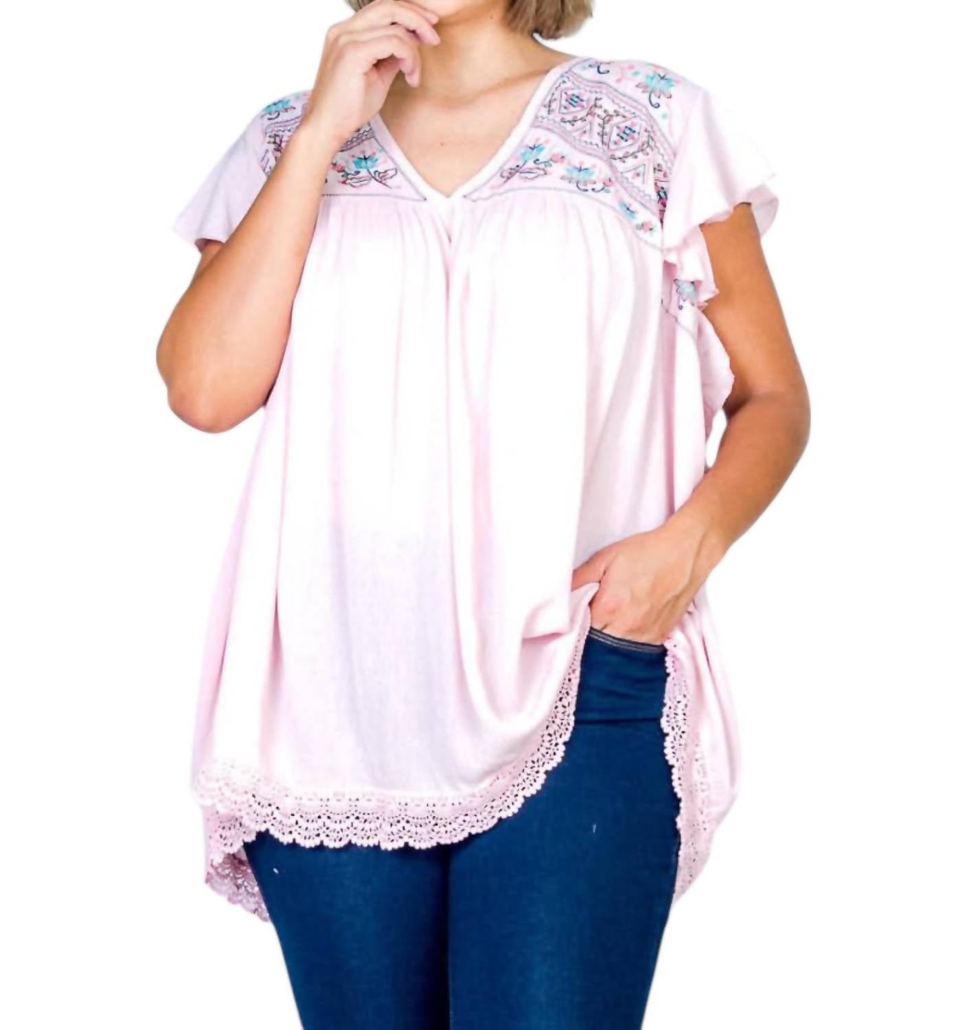 Вышитый топ - Plus In Light Pink Madeline & Monroe
Вышитый топ - Plus In Light Pink Madeline & Monroe