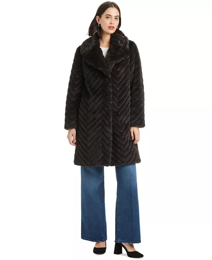 Женское искусственное меховое пальто с фактурным шевронным узором Jones New York, коричневый
Женское искусственное меховое пальто с фактурным шевронным узором Jones New York, коричневый