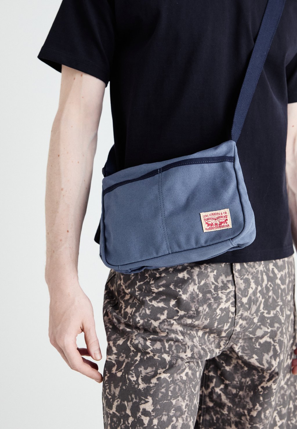 Сумка через плечо EMORY CROSSBODY UNISEX Levi's, синий
Сумка через плечо EMORY CROSSBODY UNISEX Levi's, синий