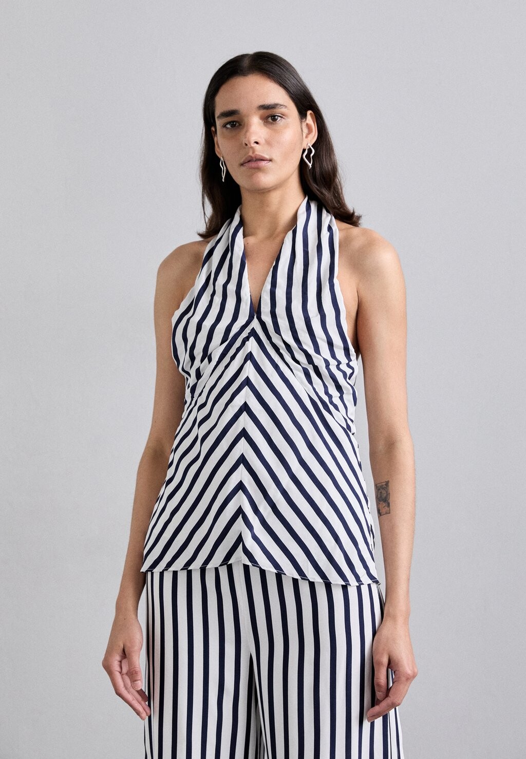 Топ DAWN STAUD, белый
Топ DAWN STAUD, белый