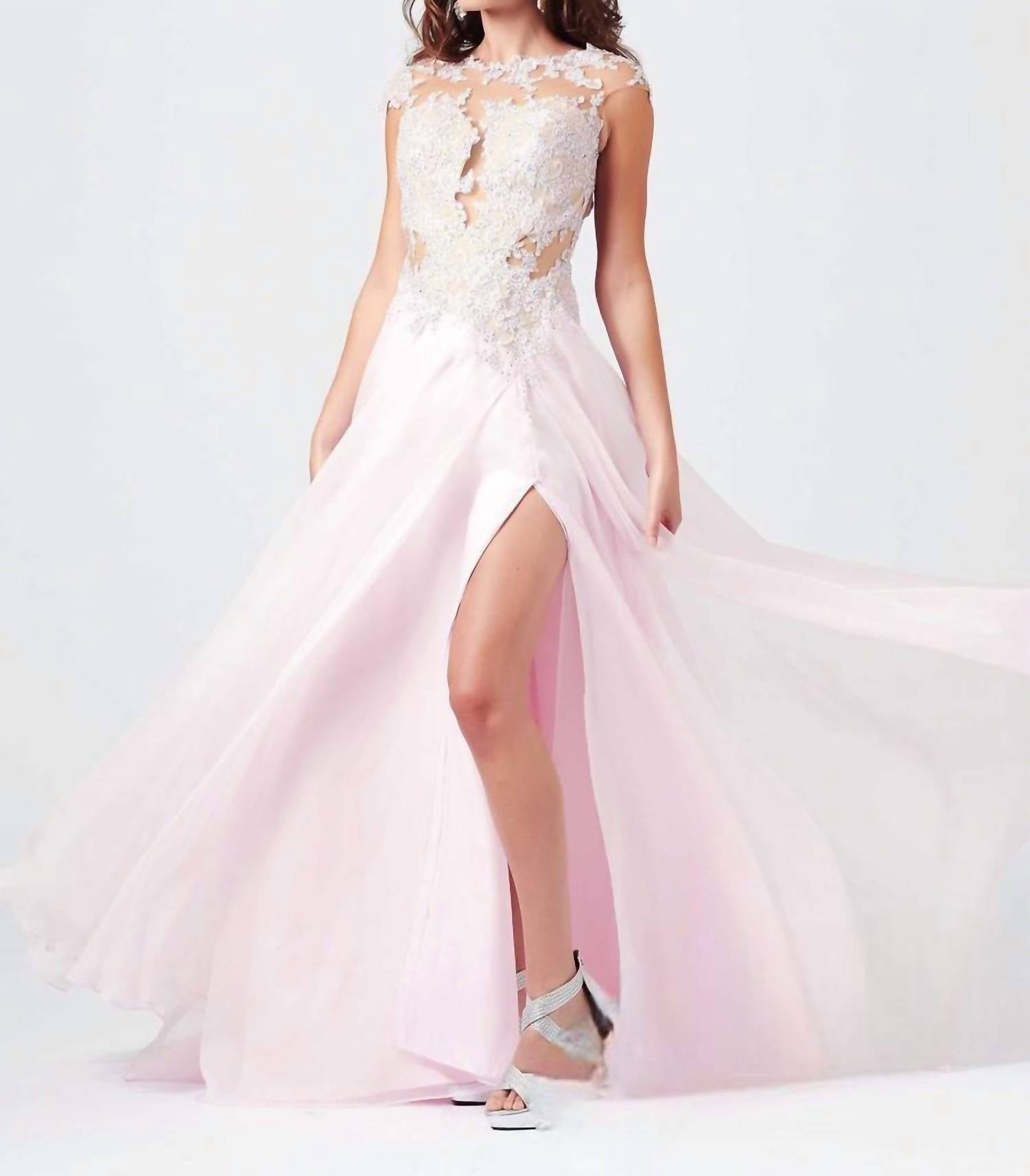 Выпускное платье с бисером, кружевными вырезами и высоким разрезом в цвете Ice Pink Mac Duggal
Выпускное платье с бисером, кружевными вырезами и высоким разрезом в цвете Ice Pink Mac Duggal