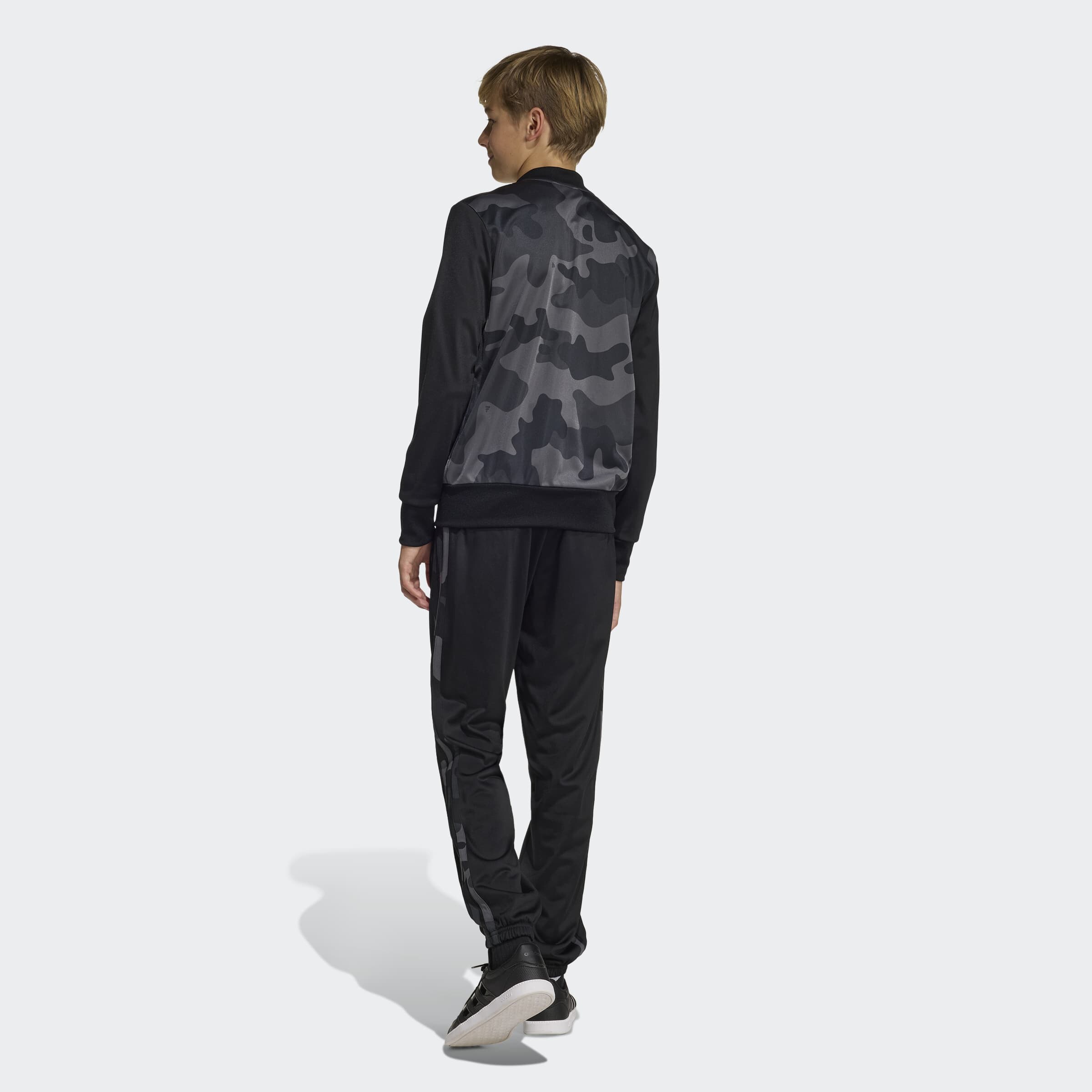 Adidas Sportswear Спортивный костюм в черном цвете
Adidas Sportswear Спортивный костюм в черном цвете