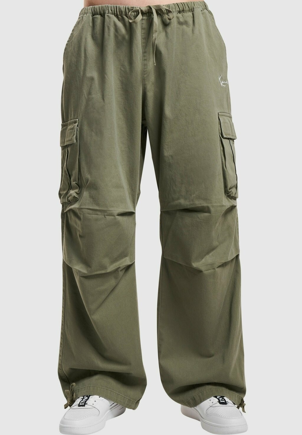 Брюки-карго KM234-032-1 SMALL SIGNATURE WASHED PARACHUTE Karl Kani, пыльно-зеленый
Брюки-карго KM234-032-1 SMALL SIGNATURE WASHED PARACHUTE Karl Kani, пыльно-зеленый
