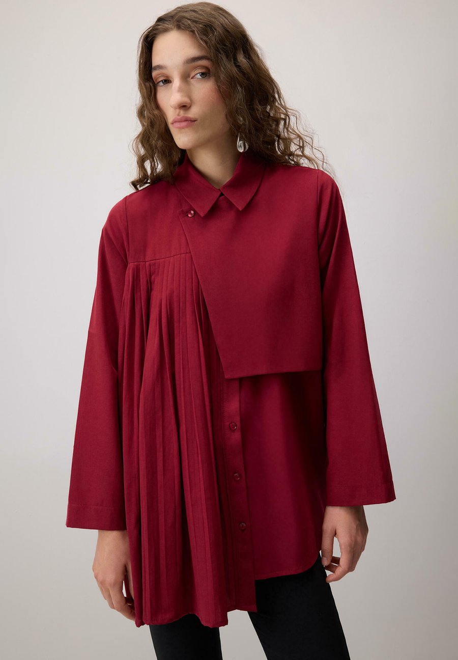 Блуза Touché Privé ASYMMETRIC WITH PLEAT DETAIL, Burgundy/Bordeaux
Блуза Touché Privé ASYMMETRIC WITH PLEAT DETAIL, Burgundy/Bordeaux