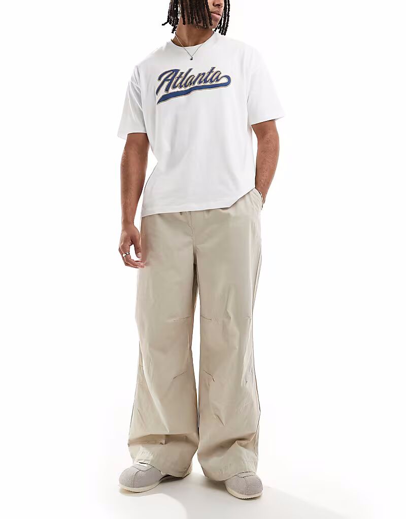 Парашютные брюки ASOS DESIGN из поплина в каменном цвете 
Парашютные брюки ASOS DESIGN из поплина в каменном цвете