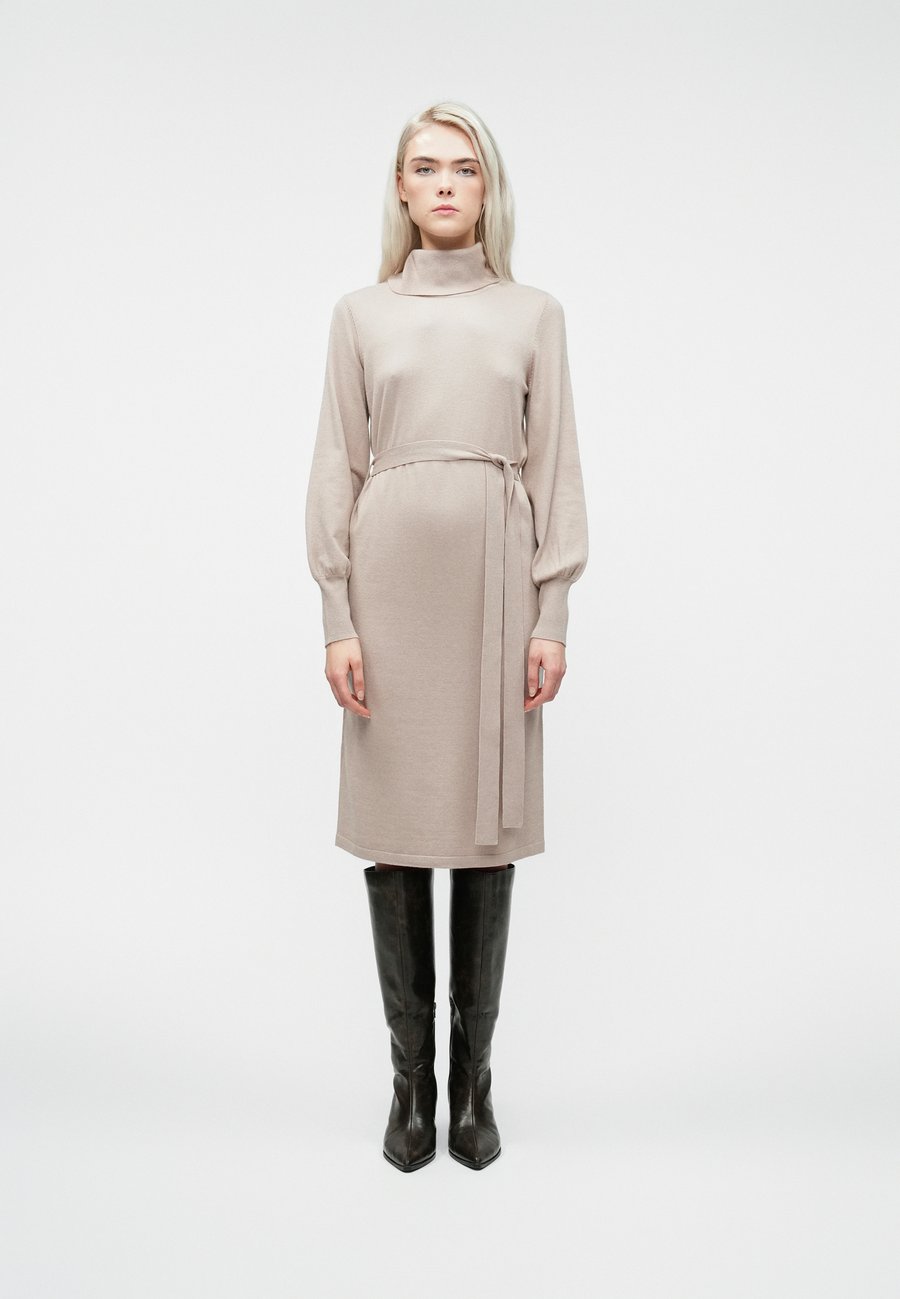 Платье VILA VIAMANDA TURTLE NECK DRESS, Feather Gray/Sand
Платье VILA VIAMANDA TURTLE NECK DRESS, Feather Gray/Sand