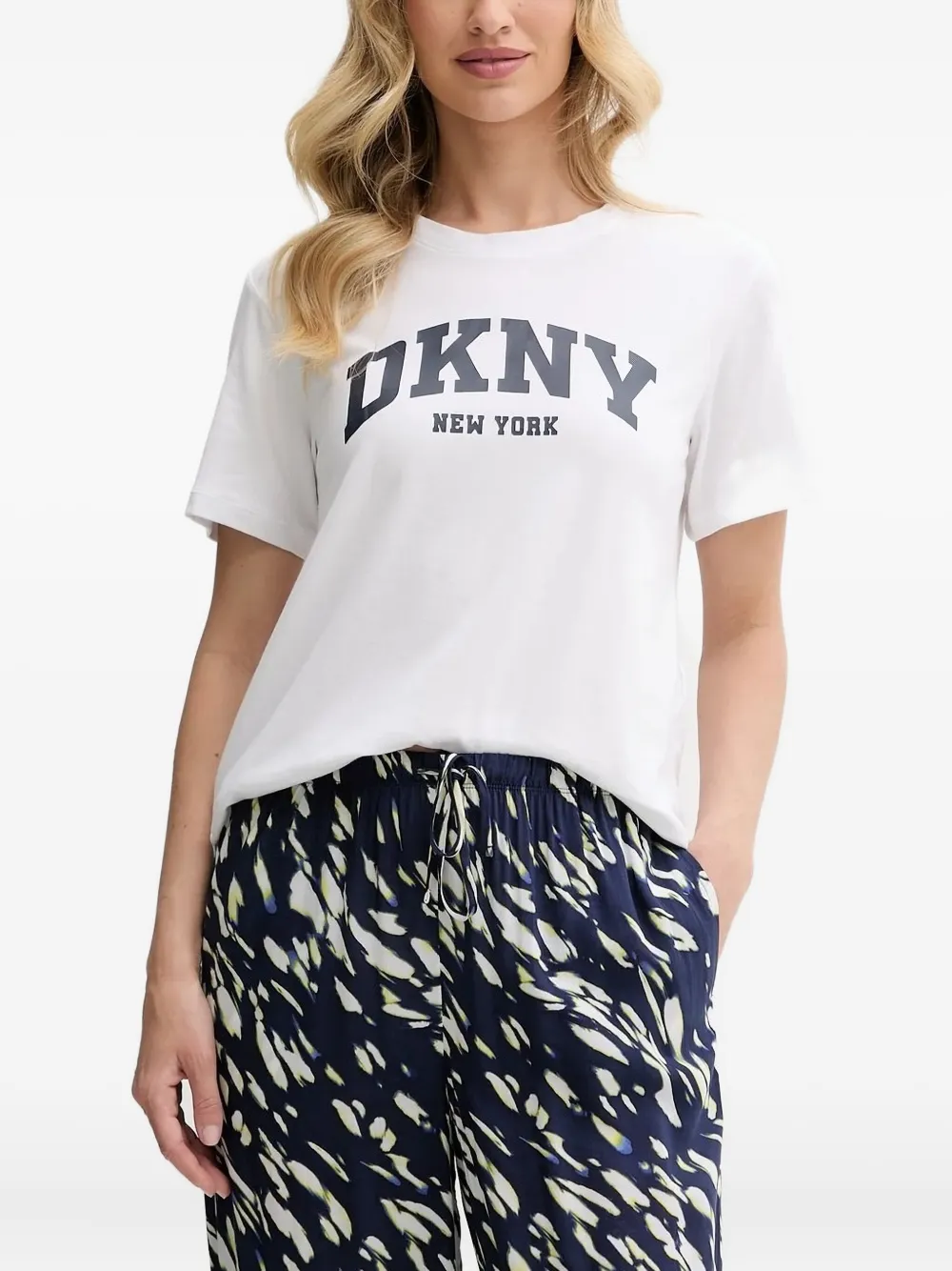 Пижама с абстрактным принтом DKNY, синий
Пижама с абстрактным принтом DKNY, синий